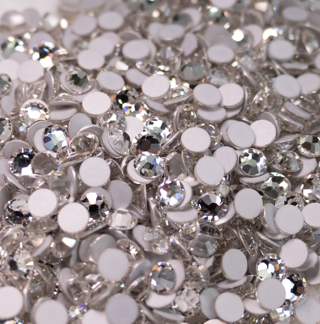 Outus 1000 Pieces Clear Flat Back Rhinestones Round Crystal Gems  (1.5/2.5/3/4/5mm)